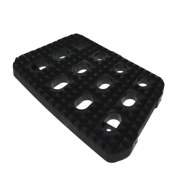 IVBY0003 STEP PLATE LH PLASTIC