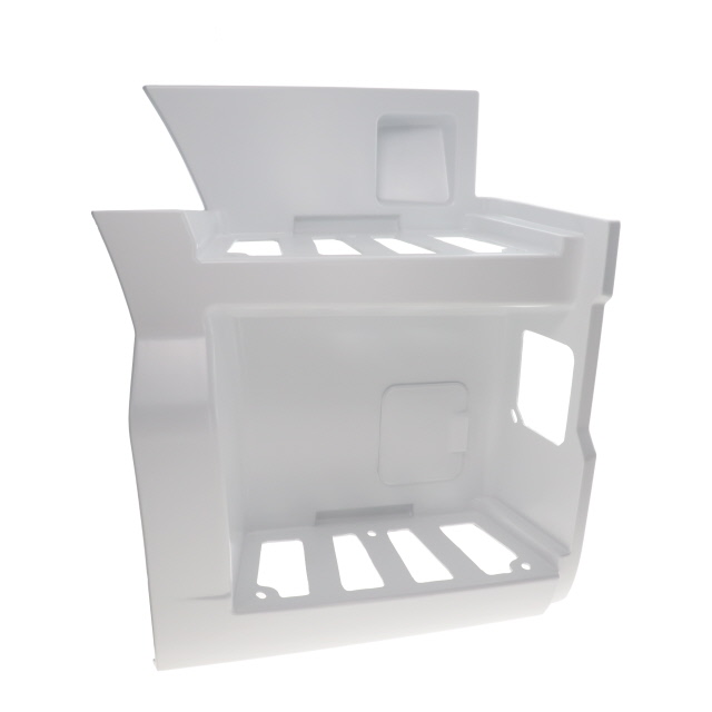 LOWER STEP RH WHITE WITH HOLES TO SUIT MAN TGX E6D.